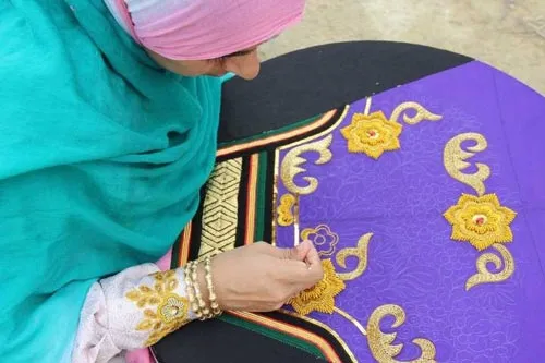 گلدوزی با نخ گلابتون